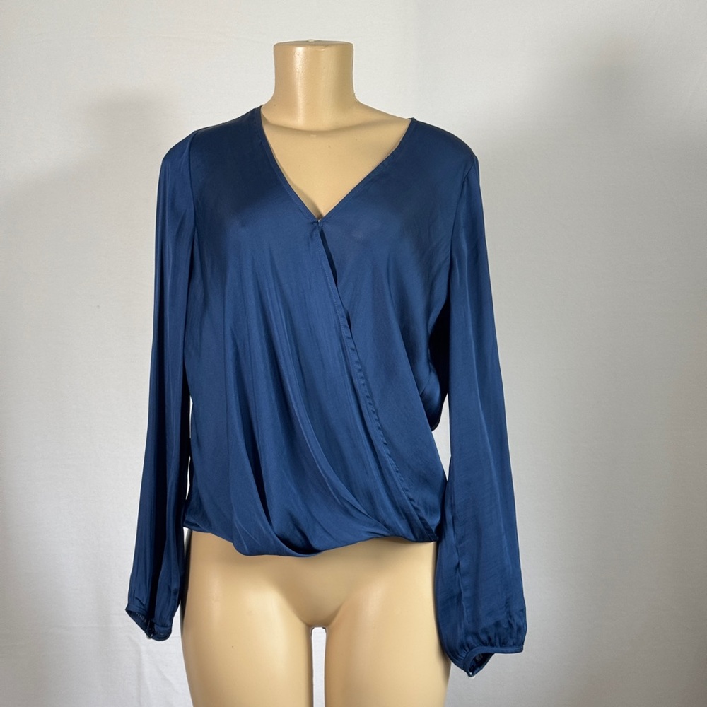 Banana Republic Blue V-Neck Sweater Elegant Design